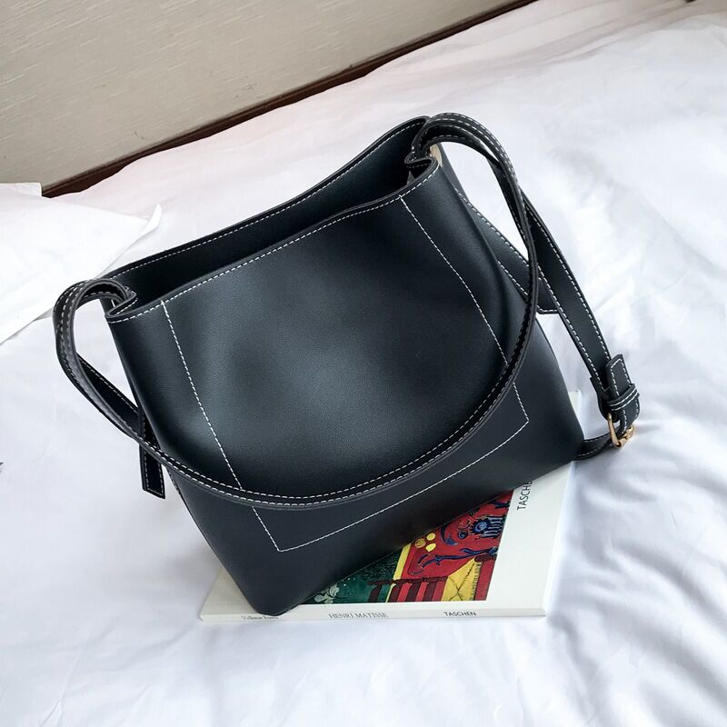 

Bag women 2020 new simple fashion bucket bag commuter One Shoulder Messenger, A3