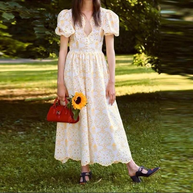 

Hollow embroidery puff sleeve lady dress 2020 summer new v-neck women midi dress, As pic