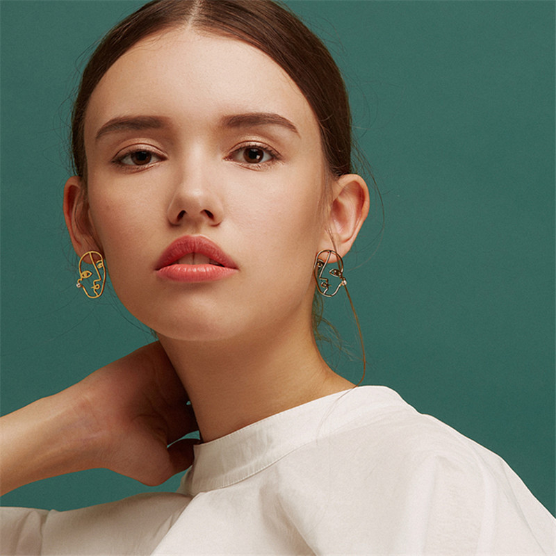 

2020 New Trend Fashion Brief Artsy Face Stud Earrings For Women Abstract Outline Charming Earrings Bijoux