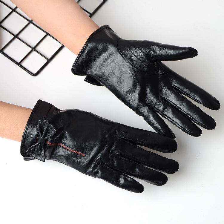 

8956 Womens winter fashion 2020 Short leather Gloves Winter touch Screen warm Thin Velvet bow Sheepskin Gloves
