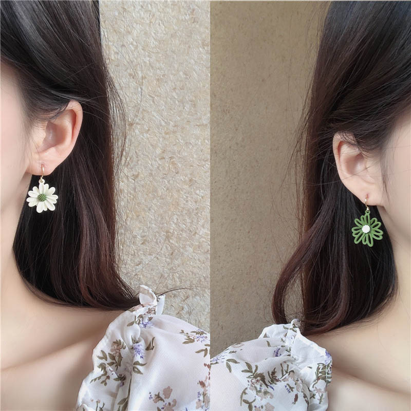 

Dangle & Chandelier Cute Small Daisy Flower Earrings For Women Paint Floral Charm Asymmetric Korean Summer Jewelry Girls
