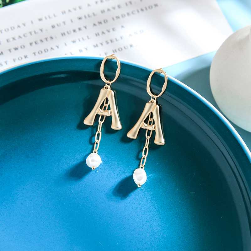

Letter "A" Acrylic Pearl Dangle Earrings 2020 New Arrivals Drop Earrings For Women Gifts Gold Color Fashion Jewelry Accessories