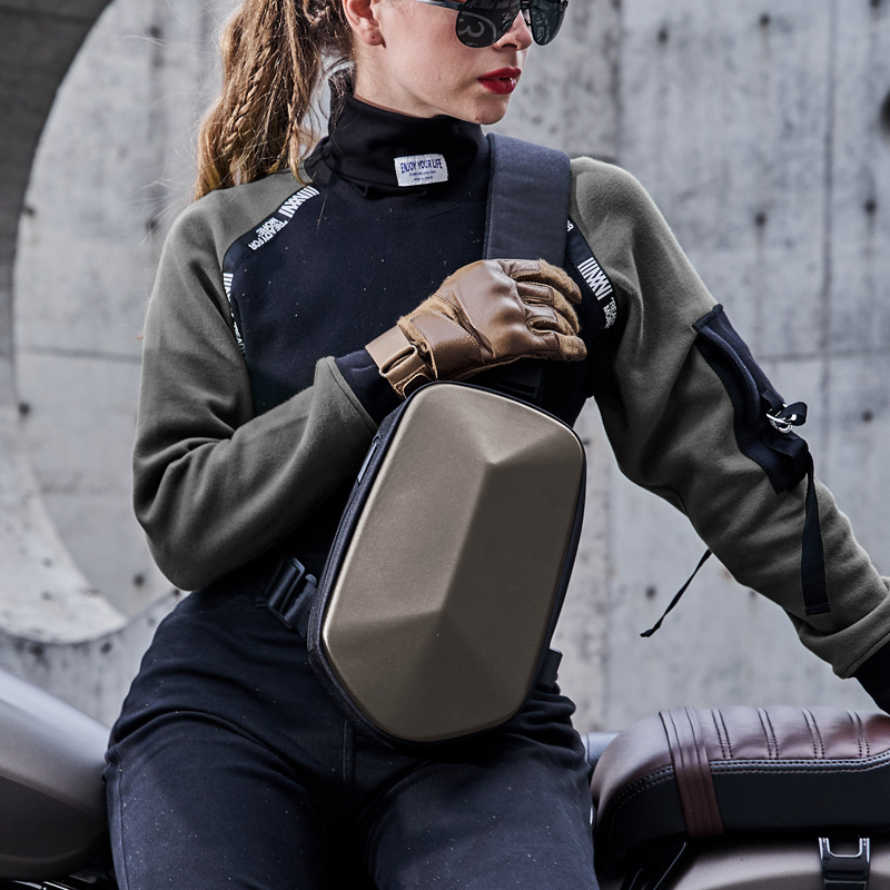 

Exploration Trace the Shield Chest Pack Pu Multi-functional USB Charging Shoulder Bag Outdoor Fashion Shoulder Bag Men and Women, Metallic grey