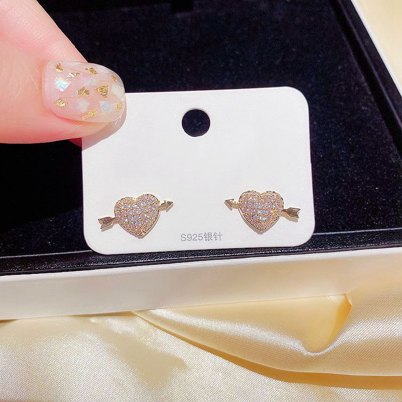 

Chic Style Cupid Arrow Heart Stud Earrings Gold Color Micro Paved Cubic Zirconia Earrings for Women
