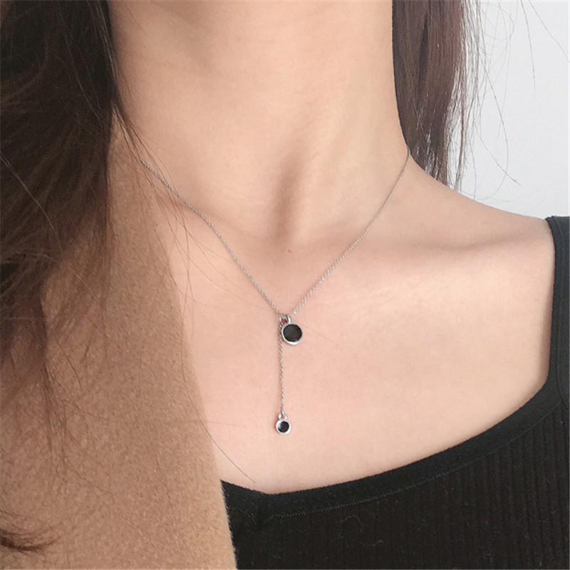 

Black Geometry Circular Pendant Necklace Vintage Contracted Temperament Collarbone Short Chain Necklace 2020 Metal for Women 888