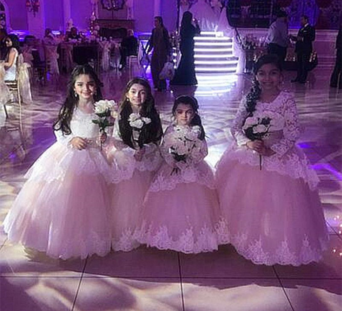 

Gorgeous Flower Girl Dress with Lace Appliques For Formal Wedding Lace Top Keyhole Back Customized Ball Gowns For Elegant Girls, White