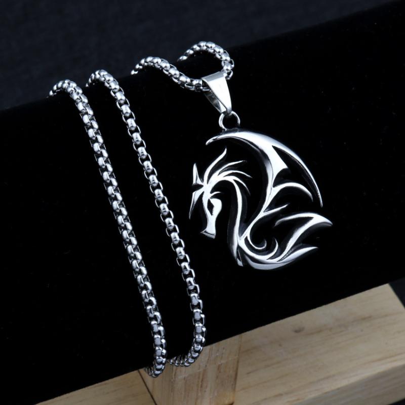 

Pendant Necklaces Flame Flying Dragon Domineering Men's Necklace Titanium Steel Alloy Zodiac Retro Style Fashion
