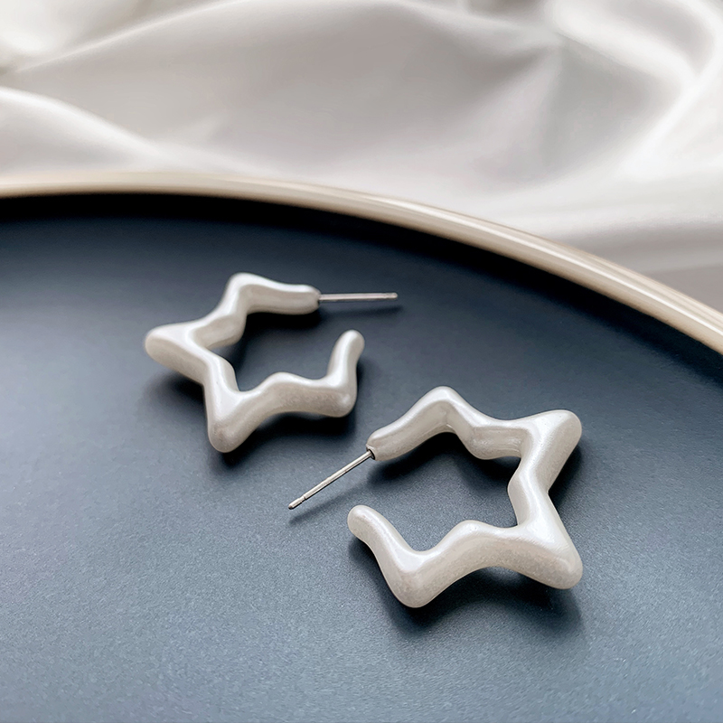 

Korean New Design Hot Sale Fashion Jewelry Simple Elegant White Resin small hoop Earrings for women gift