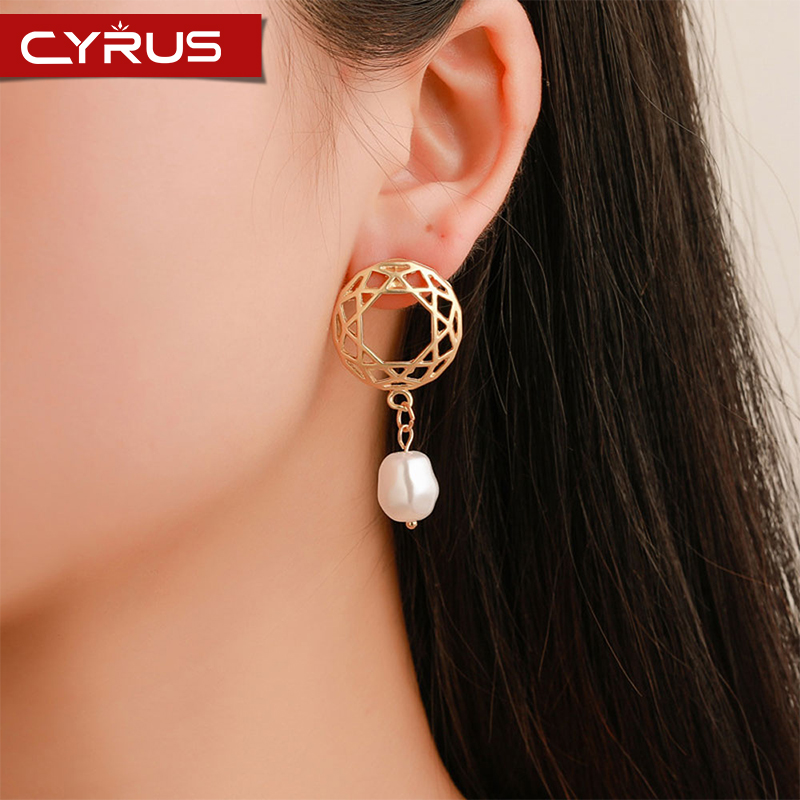 

New Korean Hollow Pearl Earrings Alloy Freshwater For Women Circle Shape Reticular Irregular Simple Wedding Earring Jewelry