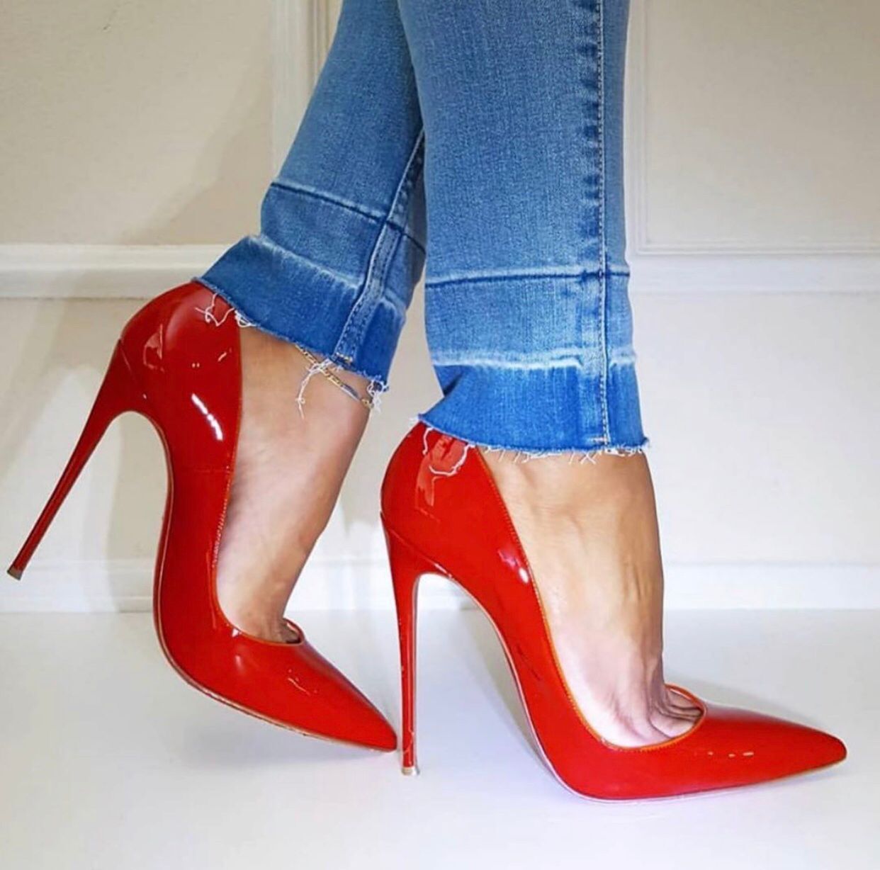 

Elegant Hots Sale-Red Bottom high heels Dress Shoes Womens Handmade Fashion Pointy Ankle Strap luxury designer sandals trendy Leather up