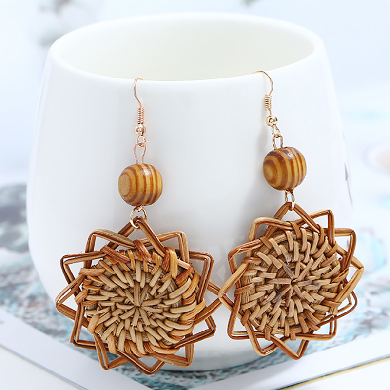 

AENSOA Wooden Straw Weave Rattan Knit Vine Flowers Earrings For Women Hollow Flora African Woman Wooden Pendant Earrings Brincos