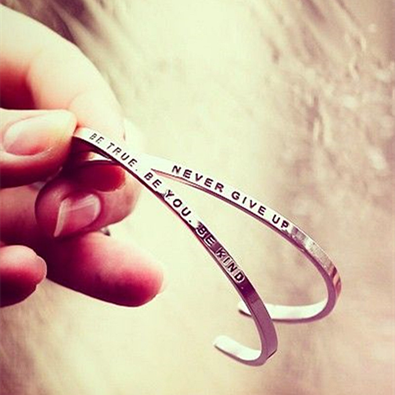 

SANSHOOR "Never Give Up" Stainless Steel Positive Inspirational Bracelet Engraved Quote Mantra Bracelet & 1pcs