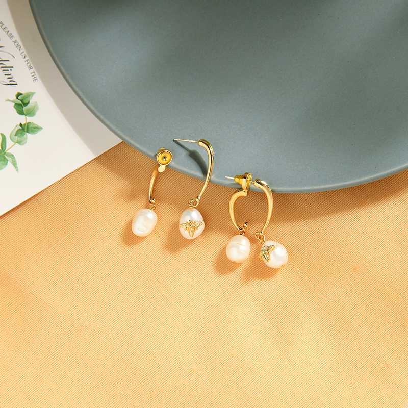 

Uer 2020 New Drop Earrings For Women Exquisite Cultured Pearl Gold Color Insect Earrings Fashion Jewelry Accessories Wholesale