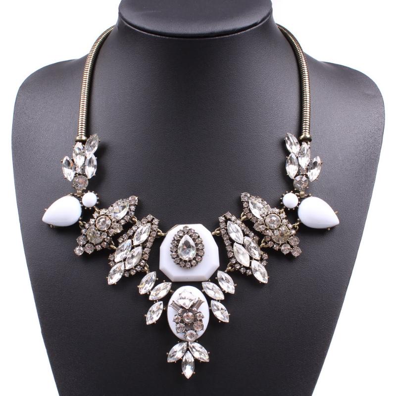 

2020 White Glass Rhinestone Crystal Necklace Vintage Statement Fashion Necklaces Flower Leaf Pendant Jewelry for Women
