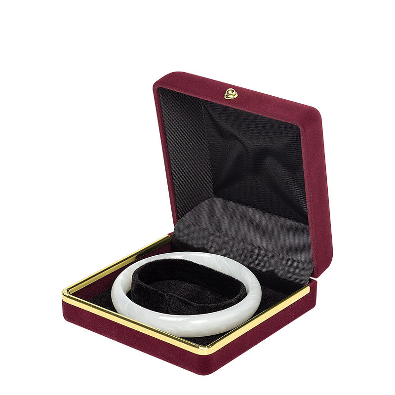 

Vintage Red And Gold Trim Decorated Four-piece Velvet Jewelry Bracelet Box Ring Pendant Long Chain Packaging Gift For Women New
