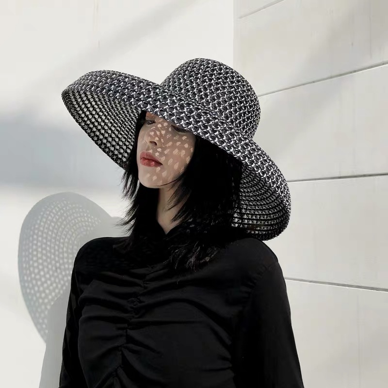 

2020 Retro Round Top Big Straw Hat Ladies Sun Hats Travel Holiday Visor Hats Vintage Women Beach Hat Black And White Wholesale
