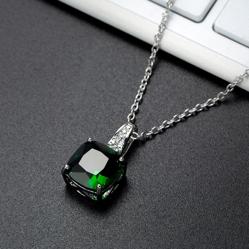 

Luxury Female Crystal Green Zircon Stone Necklace Cute Wedding Necklace Square Pendants Necklaces For Women