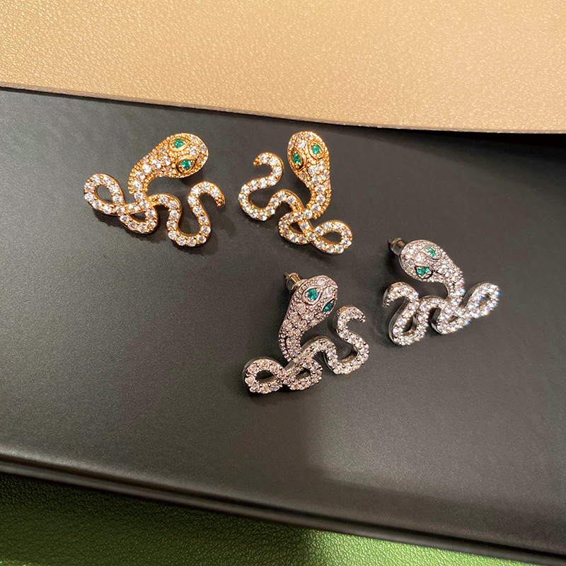 

Fashion Snake Rhinestone Round Earrings Vintage Jewelry for Woman Party Gift