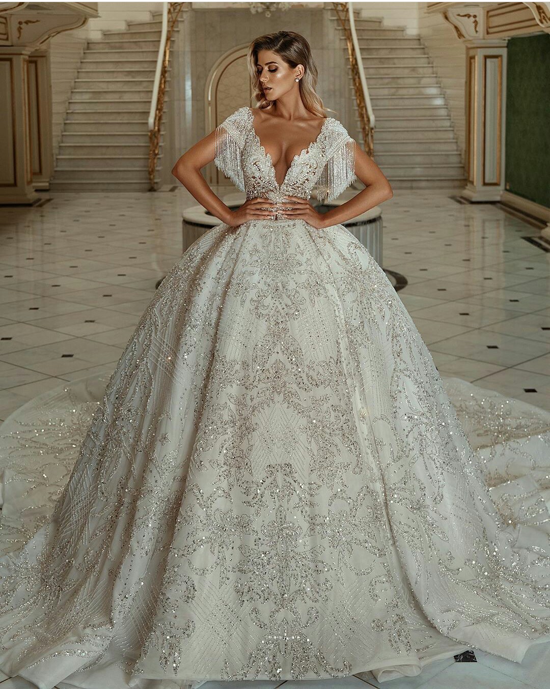 

Luxury Ball Gown Wedding Dresses 2020 Sexy Deep V Neck Lace Sequins Bridal Gowns robe de mariée Plus Size Arabic Church Wedding Dress, Silver