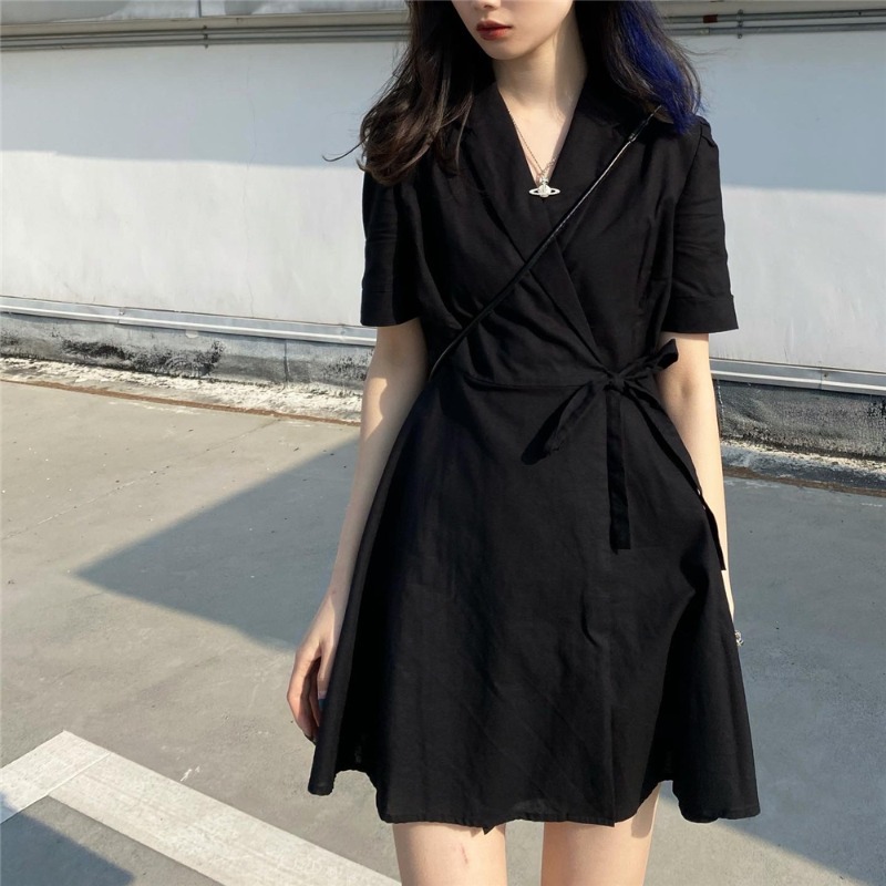 

2020 Summer New V-neck Temperament Fashion Comfortable Slim Lace High Waist Hepburn Style Short Sleeve Small Black Short Dress