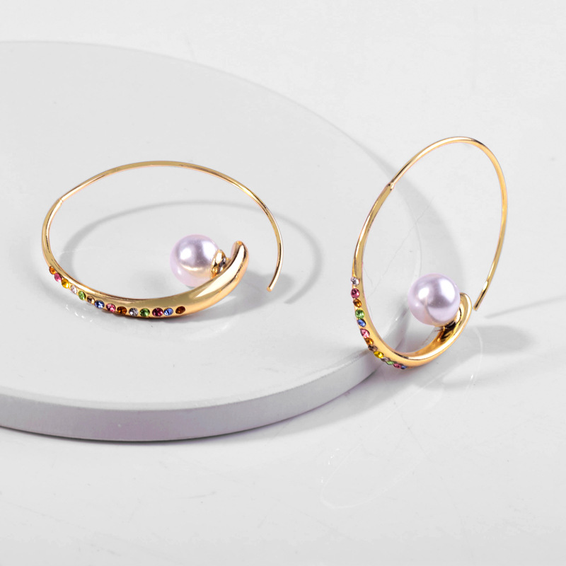 

Copper - Encrusted Earring Creative Natural Pearl Boutique Earrings with Fashionable Jewelry Party and Dance Gifts