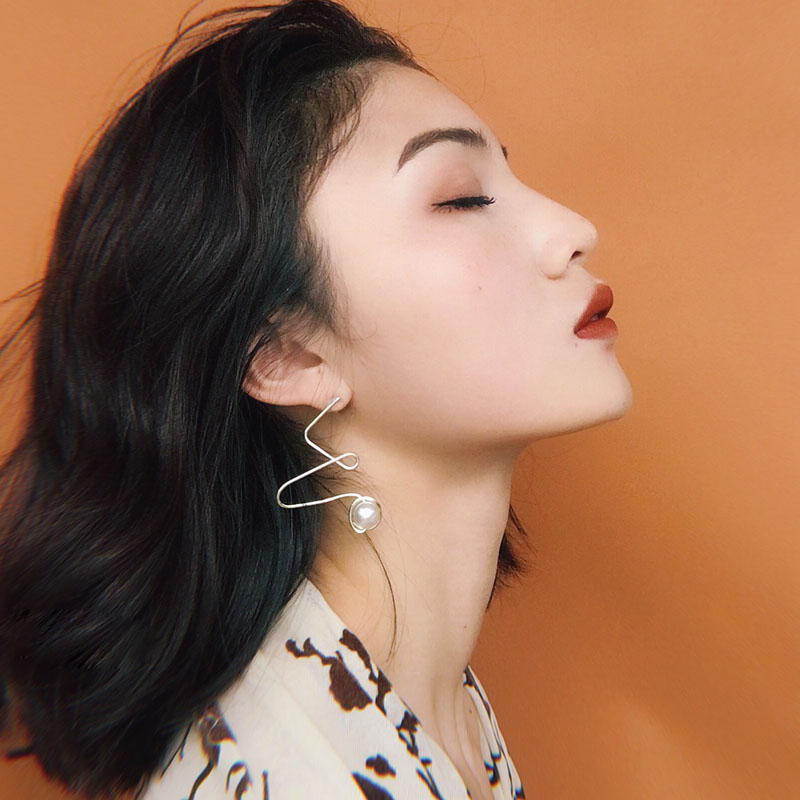 

INS Cool Irregular Metal Pearl Earrings For Women Korean Geometric Stud Earrings Girls 2020