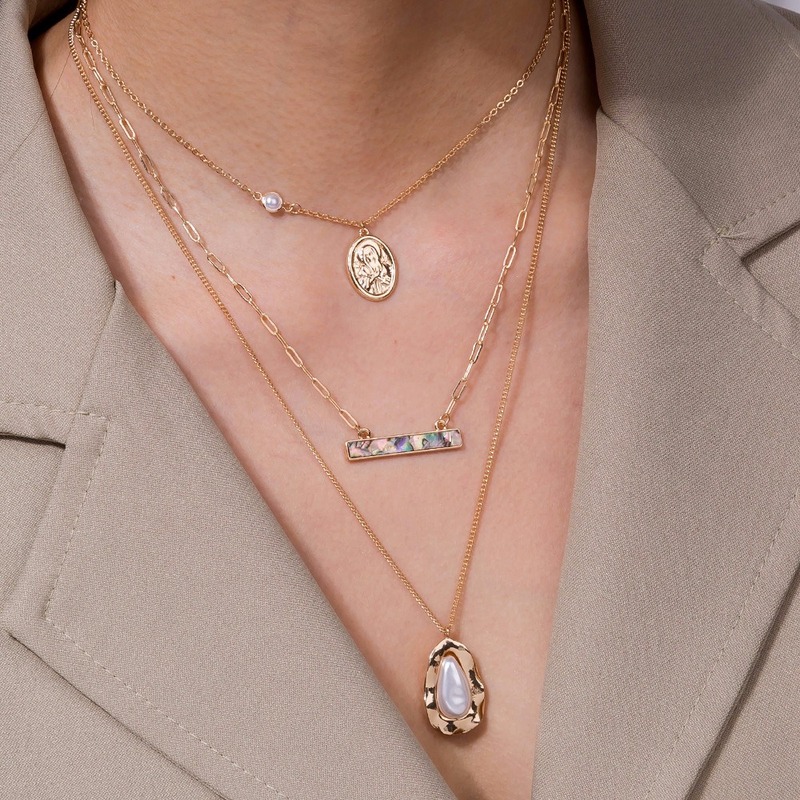

New Gold Plated Edging Pearl Necklace Natural Abalone Shell Accessories Simple Multi-layer Metal Pendant Necklace Women