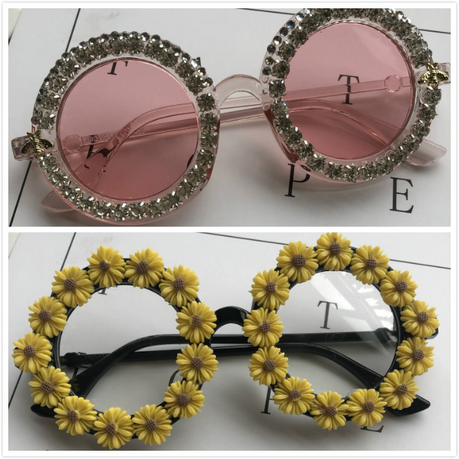 

2pcs/lot Lovely Pink Women Sunglasses Clear Lens Flower Sun Glasses UV400 Diamond Summer Eyewear Beach Eyeglass Trendy oculos