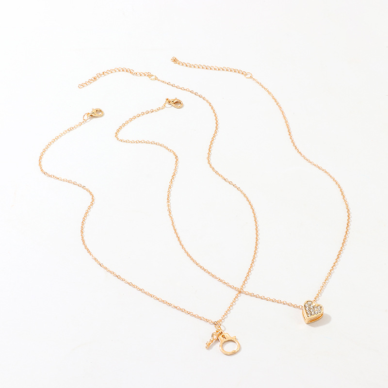 

Alloy Heart Handcuffs Pendant Necklace For Women Jewelry Collares Friends Accessories Aesthetics Suspension Chains Girl XL10170