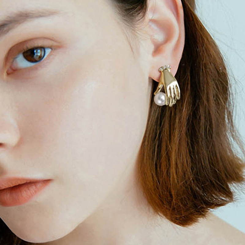 

Sapid 2 Color Small Hand Modelling Gold Sliver Color Earrings Statement Delicate Faux Pearl Rhinestone Geometric Metal Earrings