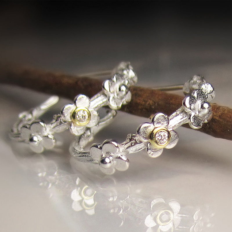 

Huitan Silver Color Exquisite Small Flower Hoop Earring for Women Fresh Style Daily Wearable Trendy Earrings Accessories Jewelry