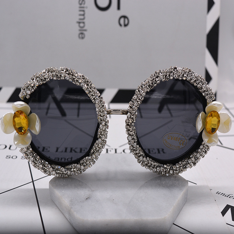 

Fashion Flower Sunglasses for Women Round Sun Glasses Coloured Diamond Decoration Eyewear Feminino Brand Designer