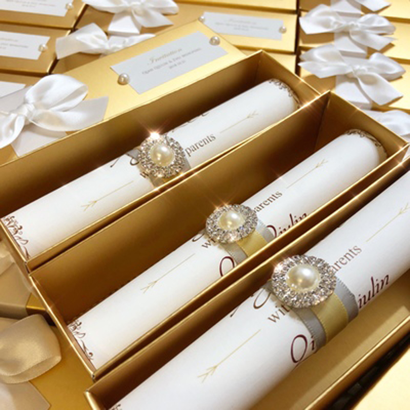 

New scrolls design high quality texture paper card quality Rhinestone Brooch buckel loyal invitation scrolls wedding invitation