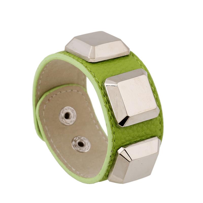 

2020 New Fashion Woman High Street Wide Leather Bracelet PU Gold Rivet Lady Bracelet Luxury Wrap Catwalk Jewelry