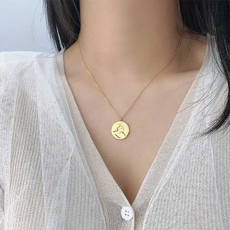 

Trendy Minimalist Portrait Coin Pendant Necklace for Women Statement Geometric Circular Abstract Lines Metal Necklaces