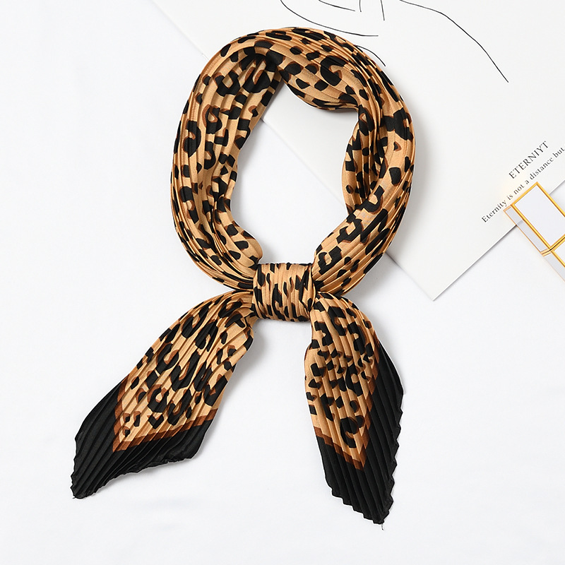 

Square Crinkle Small Silk Neck Scarf for Women Crumple Bandana Neck wear Pleated Print Foulard Female Scarf HOT [3926