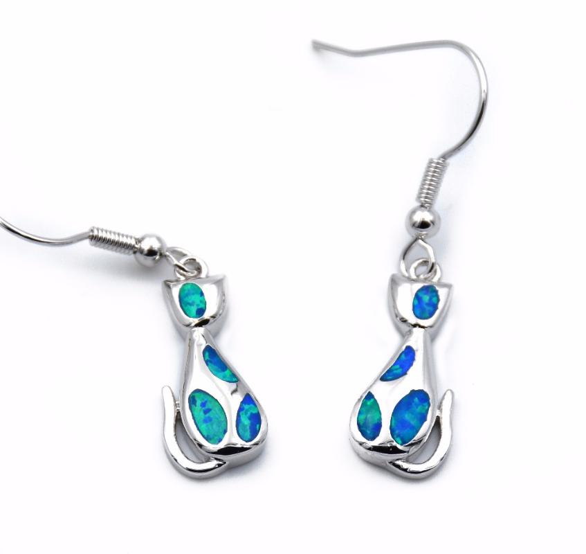 

Charming Cat Design White / Blue Fire Opal Earring Jewelry for Lady
