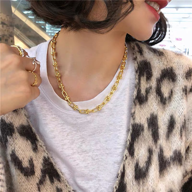 

2020 New Trend Male Female Hip hop Punk Buckle Interlocking Metal Buckle Short Paragraph Necklace for Women Girls Party Jewelry