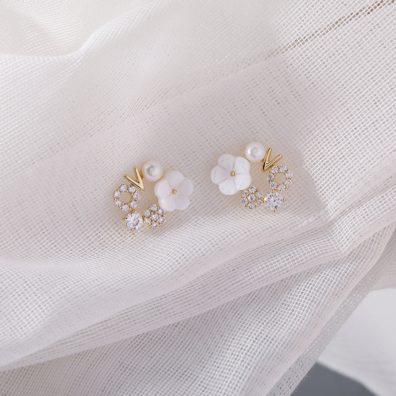 

Japanese fashion jewelery sweet shell flower cute stud earrings for woman micro-set zircon flower ring V-shaped earring female