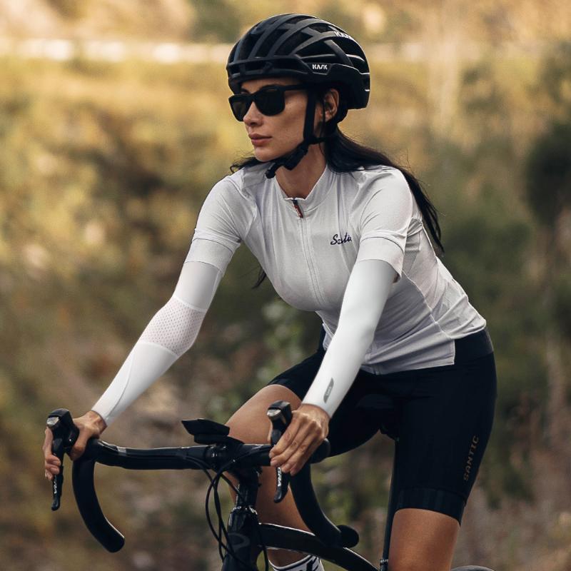 

Santic Men Arm Warmers Women Cycling Breathable Arm Sleeves UV Protection Sports Outdoor Deportivas Para Brazos Protector, K20l8142h