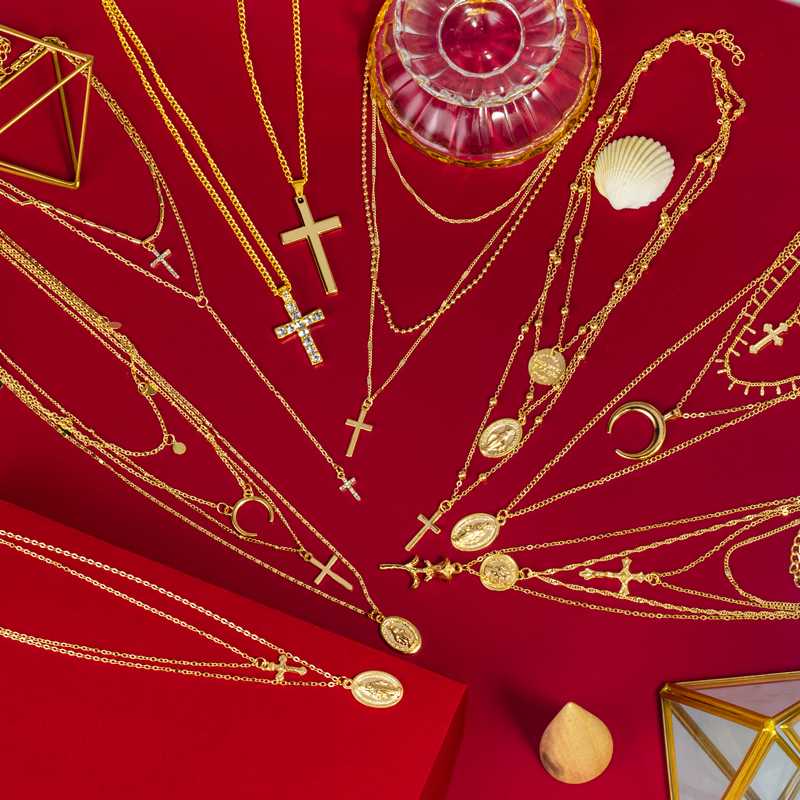 

Bohemian Cross Necklaces For Women Men Multilayer Fashion Pendant Vintage Gold Necklace Portrait Chokers 2020 Trendy New Jewelry