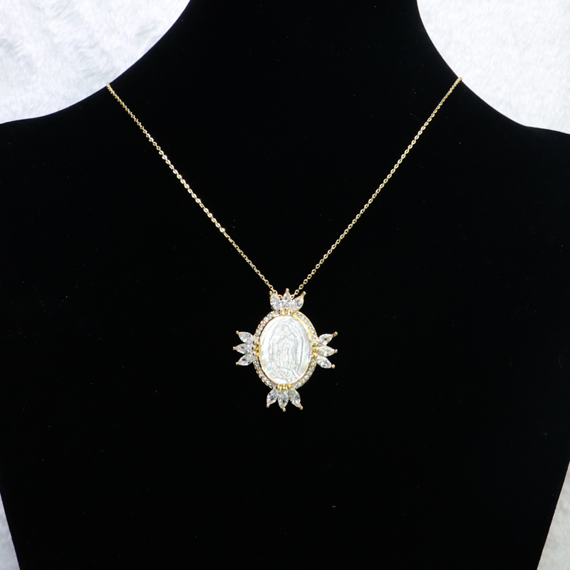 

4Pcs Wholesale zircon crystal &white shell pendant necklace handmade jewelry pendant necklace jewelry gift 5178