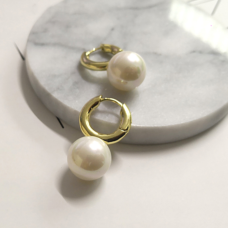 

Hoop & Huggie UILZ Baroque White Grey Color Pearls Earrings For Women Modern Ear Piercing French Brides CEL895