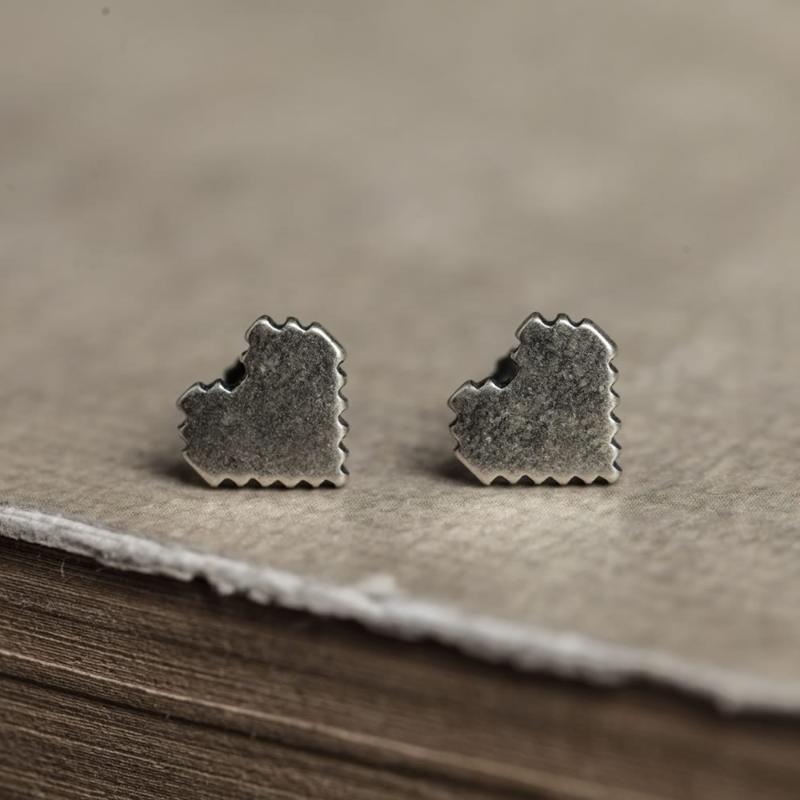

925 Sterling Silver Pixel Heart Stud Earrings Fashion Women Punk Earrings Vintage Party Wedding Jewelry Gifts for Women Jewelry