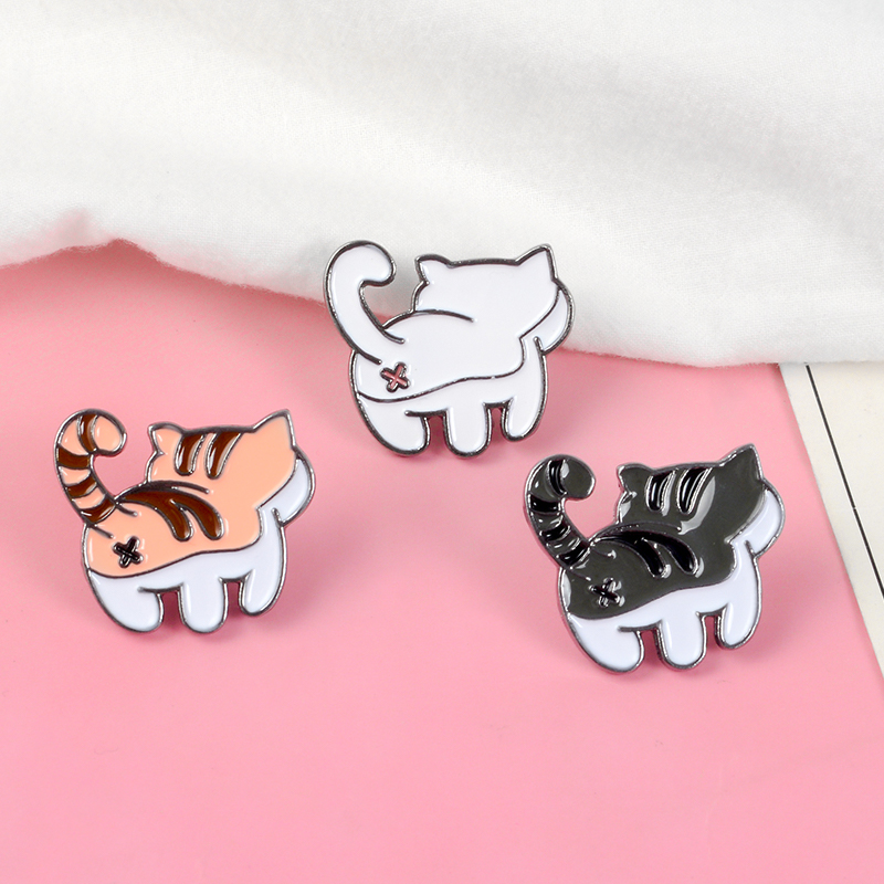 

Super Cute Cat butts ! Hum ! Tsundere Cat Turn Back To Me White Calico Pet Badge Coloring Cartoon Enamel Pin Brooches For Kids