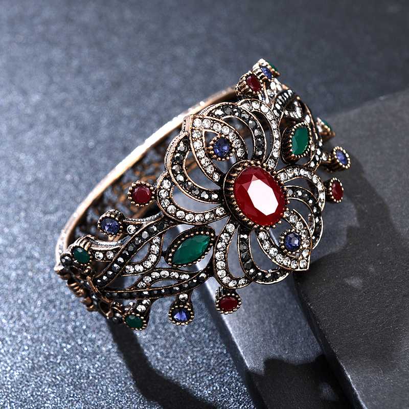 

JOYME Brand Designer Crystal Bracelets Bangles Love Big Bracelets for Women Ladies Retro Gold Hand Jewelry