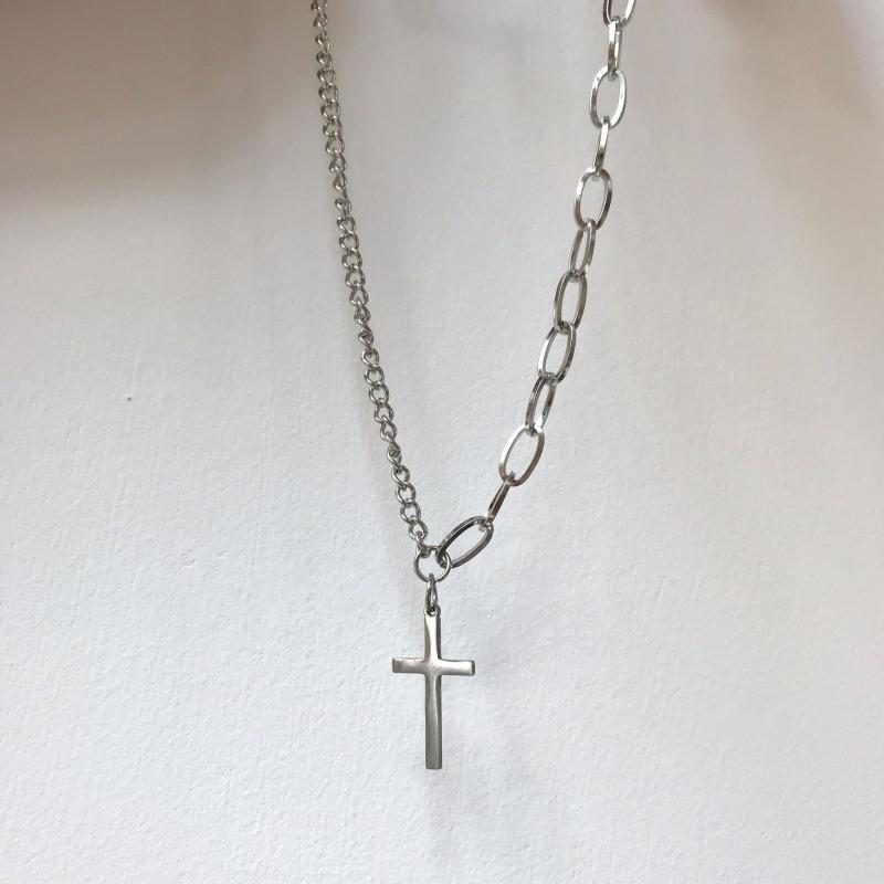 

Simple Fashion Classic Cross Metal Asymmetry Necklaces Easy Matching Personality Unisex Lover's Jewelry Gift
