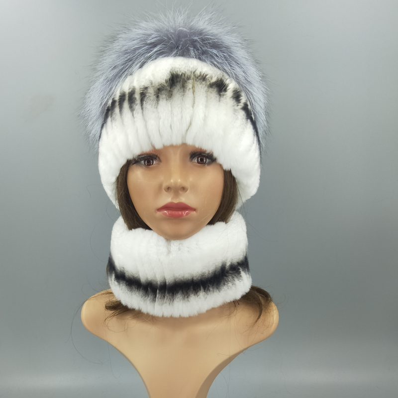 

For women in 2020, a fur hat suit with fur and will feature a stylish furry neck