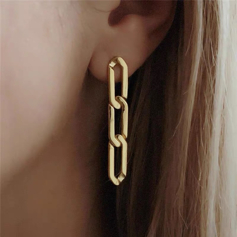 

Chain Earrings For Women Luxury Metal Gold Piercing Stud Earring Ladies Charms Ear Fashion Jewelry Girls