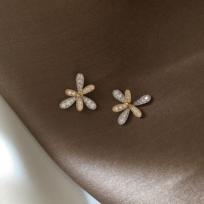 

2020 New fashion Women sweet fine crystal small earrings joker contracted metal double shiny Stud Earrings